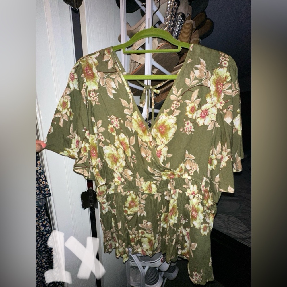 Women’s green floral top